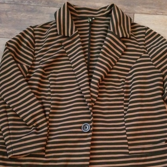 Blazer - Picture 2 of 4